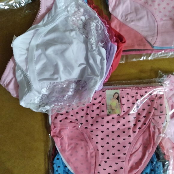 Lady underwear ( panties and lingeries) - Picture 4 of 13